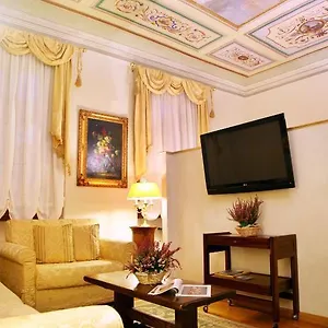 Tornabuoni La Petite Aparthotel